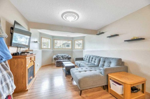 1907 Strathcona Terrace, Strathmore, AB - Indoor Photo Showing Living Room
