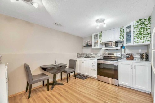 1907 Strathcona Terrace, Strathmore, AB - Indoor Photo Showing Kitchen