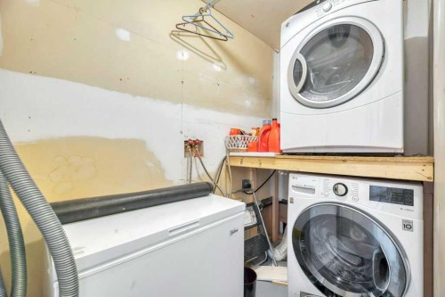 1907 Strathcona Terrace, Strathmore, AB - Indoor Photo Showing Laundry Room