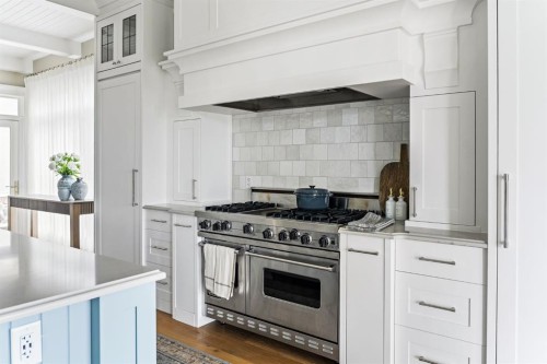 116 Hawk'S Landing Drive, Priddis Greens, AB - Indoor Photo Showing Kitchen