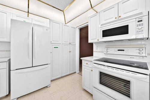14224 Parkside Drive Se, Calgary, AB - Indoor Photo Showing Kitchen