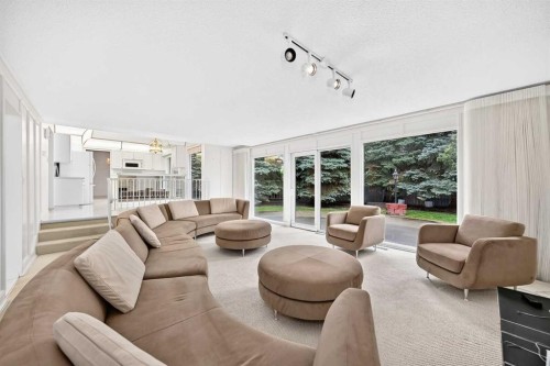 14224 Parkside Drive Se, Calgary, AB - Indoor Photo Showing Living Room
