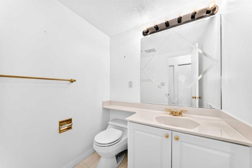 14224 Parkside Drive Se, Calgary, AB - Indoor Photo Showing Bathroom