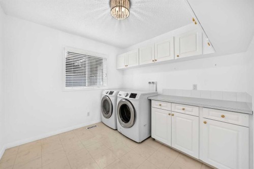 14224 Parkside Drive Se, Calgary, AB - Indoor Photo Showing Laundry Room