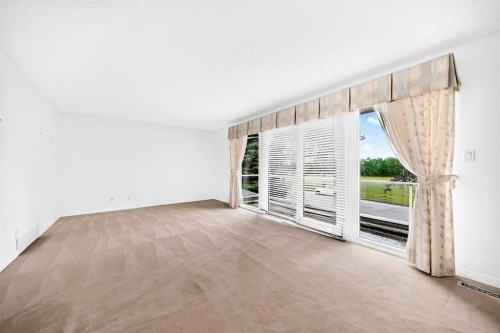 14224 Parkside Drive Se, Calgary, AB - Indoor Photo Showing Other Room