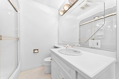 14224 Parkside Drive Se, Calgary, AB - Indoor Photo Showing Bathroom