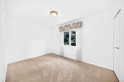 14224 Parkside Drive Se, Calgary, AB - Indoor Photo Showing Other Room