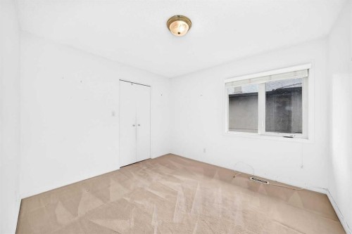 14224 Parkside Drive Se, Calgary, AB - Indoor Photo Showing Other Room