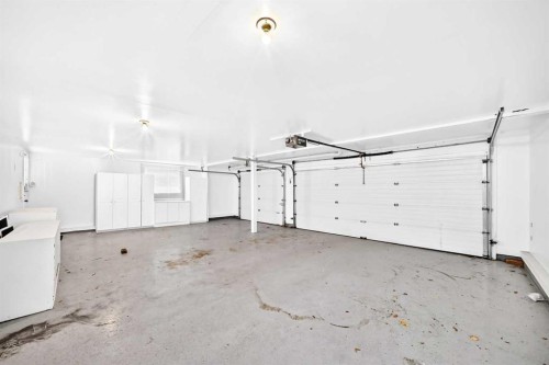14224 Parkside Drive Se, Calgary, AB - Indoor Photo Showing Garage
