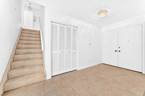 14224 Parkside Drive Se, Calgary, AB - Indoor Photo Showing Other Room