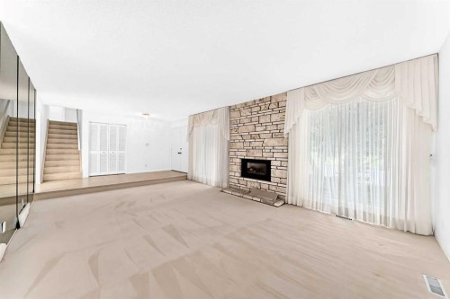 14224 Parkside Drive Se, Calgary, AB - Indoor With Fireplace