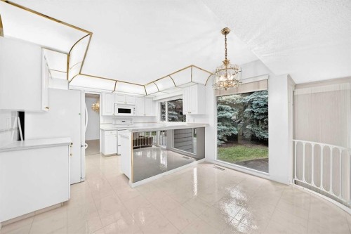 14224 Parkside Drive Se, Calgary, AB - Indoor Photo Showing Kitchen