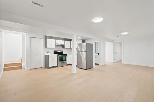 19 Mardale Crescent Ne, Calgary, AB - Indoor Photo Showing Kitchen