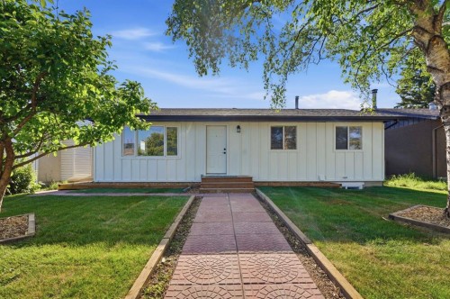 19 Mardale Crescent Ne, Calgary, AB - Outdoor