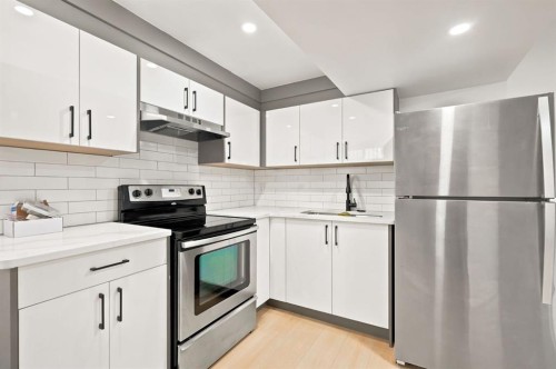 19 Mardale Crescent Ne, Calgary, AB - Indoor Photo Showing Kitchen With Upgraded Kitchen