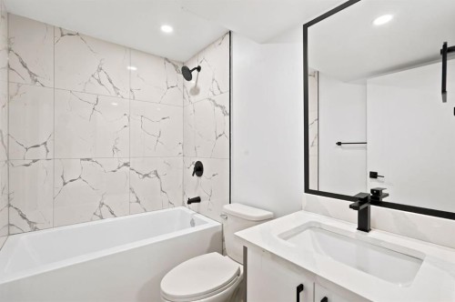 19 Mardale Crescent Ne, Calgary, AB - Indoor Photo Showing Bathroom