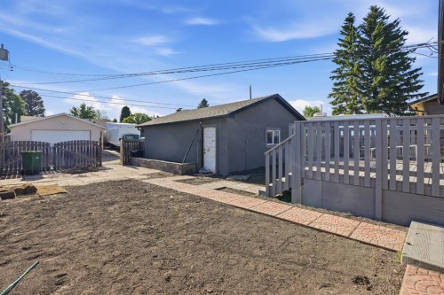 19 Mardale Crescent Ne, Calgary, AB - Outdoor