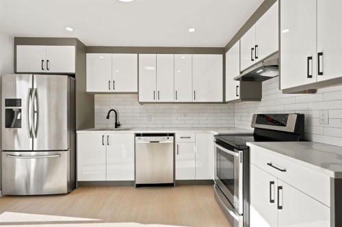 19 Mardale Crescent Ne, Calgary, AB - Indoor Photo Showing Kitchen With Upgraded Kitchen