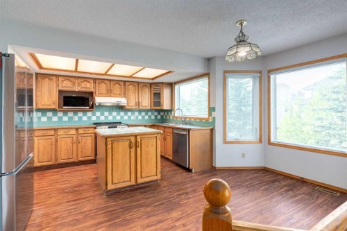 183 Edgevalley Circle Nw, Calgary, AB - Indoor Photo Showing Kitchen