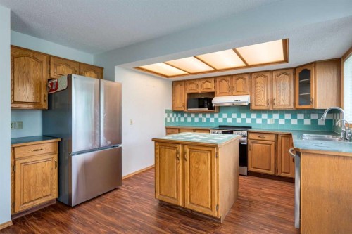 183 Edgevalley Circle Nw, Calgary, AB - Indoor Photo Showing Kitchen