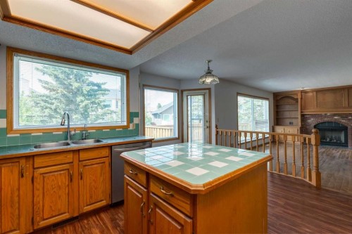 183 Edgevalley Circle Nw, Calgary, AB - Indoor Photo Showing Kitchen With Double Sink