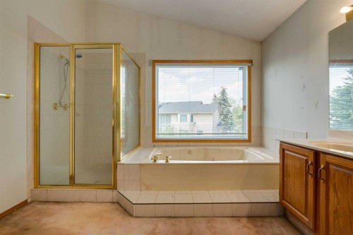 183 Edgevalley Circle Nw, Calgary, AB - Indoor Photo Showing Bathroom
