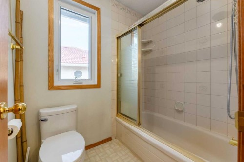 183 Edgevalley Circle Nw, Calgary, AB - Indoor Photo Showing Bathroom