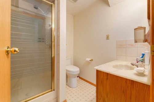 183 Edgevalley Circle Nw, Calgary, AB - Indoor Photo Showing Bathroom