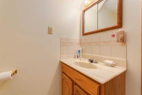 183 Edgevalley Circle Nw, Calgary, AB - Indoor Photo Showing Bathroom