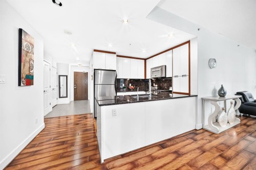 1405-99 Spruce Place Sw, Calgary, AB - Indoor Photo Showing Kitchen