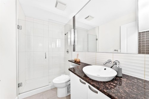 1405-99 Spruce Place Sw, Calgary, AB - Indoor Photo Showing Bathroom