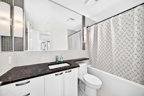 1405-99 Spruce Place Sw, Calgary, AB - Indoor Photo Showing Bathroom