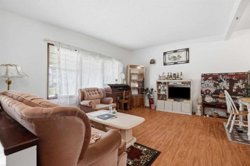 1612 24 Avenue Nw, Calgary, AB - Indoor Photo Showing Living Room