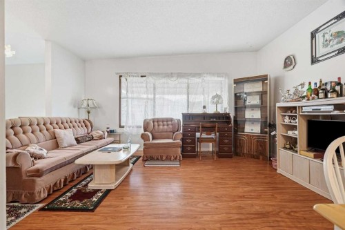 1612 24 Avenue Nw, Calgary, AB - Indoor Photo Showing Living Room