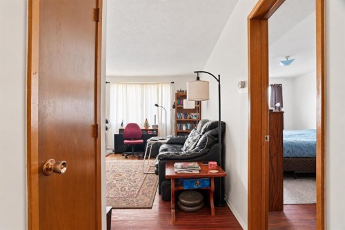 1612 24 Avenue Nw, Calgary, AB - Indoor Photo Showing Other Room