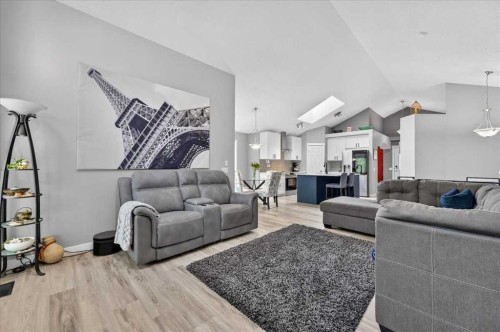 212 Cresthaven Place Sw, Calgary, AB - Indoor Photo Showing Living Room
