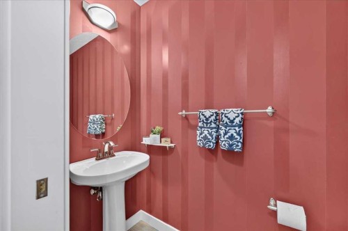 212 Cresthaven Place Sw, Calgary, AB - Indoor Photo Showing Bathroom