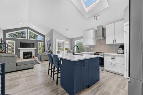 212 Cresthaven Place Sw, Calgary, AB - Indoor Photo Showing Kitchen With Upgraded Kitchen