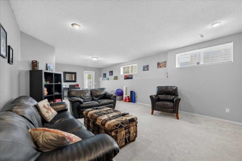 212 Cresthaven Place Sw, Calgary, AB - Indoor Photo Showing Other Room
