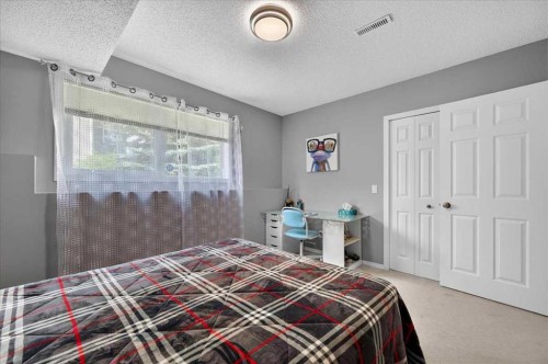 212 Cresthaven Place Sw, Calgary, AB - Indoor Photo Showing Bedroom