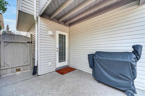 212 Cresthaven Place Sw, Calgary, AB - Outdoor With Exterior