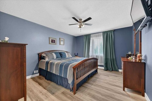 212 Cresthaven Place Sw, Calgary, AB - Indoor Photo Showing Bedroom