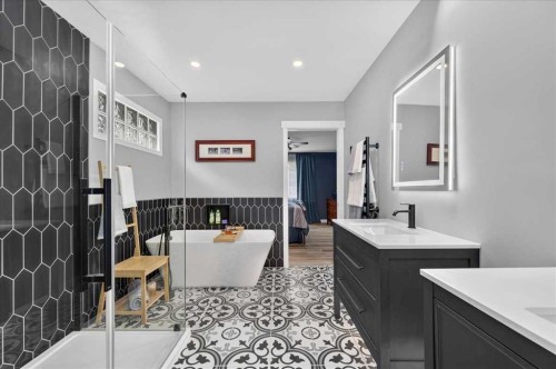 212 Cresthaven Place Sw, Calgary, AB - Indoor Photo Showing Bathroom