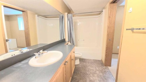 210 Panamount Hill Nw, Calgary, AB - Indoor Photo Showing Bathroom