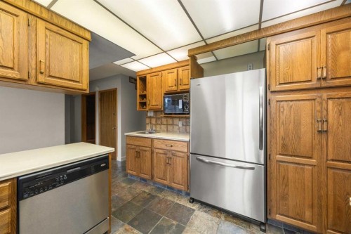 4804 Nordegg Crescent Nw, Calgary, AB - Indoor Photo Showing Kitchen