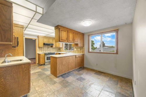4804 Nordegg Crescent Nw, Calgary, AB - Indoor Photo Showing Kitchen