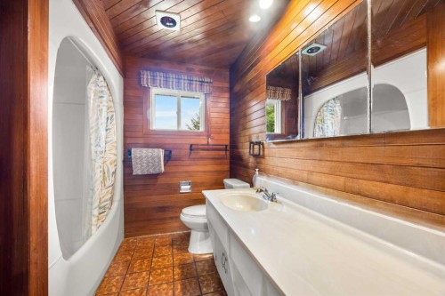 4804 Nordegg Crescent Nw, Calgary, AB - Indoor Photo Showing Bathroom