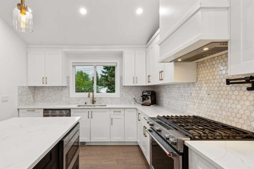 14 Butte Place Nw, Calgary, AB - Indoor Photo Showing Kitchen With Upgraded Kitchen