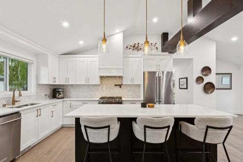 14 Butte Place Nw, Calgary, AB - Indoor