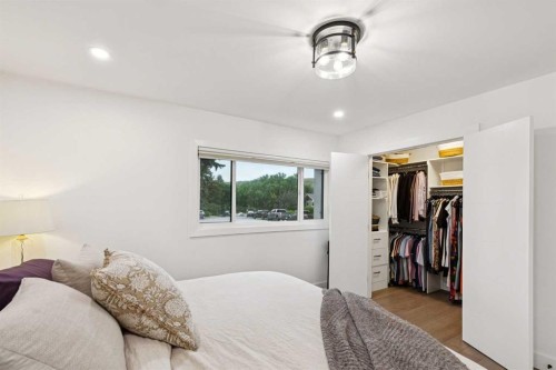 14 Butte Place Nw, Calgary, AB - Indoor Photo Showing Bedroom